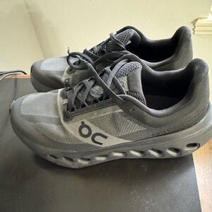 On Cloud Helion Sneakers